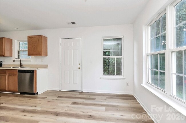 Building Photo - 1215 McAllister Dr