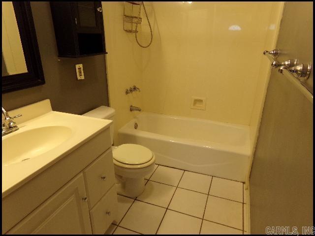 Building Photo - 5919 Woodlawn Dr