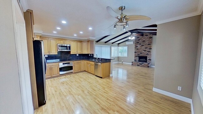 Building Photo - 5517 Thelma Ave