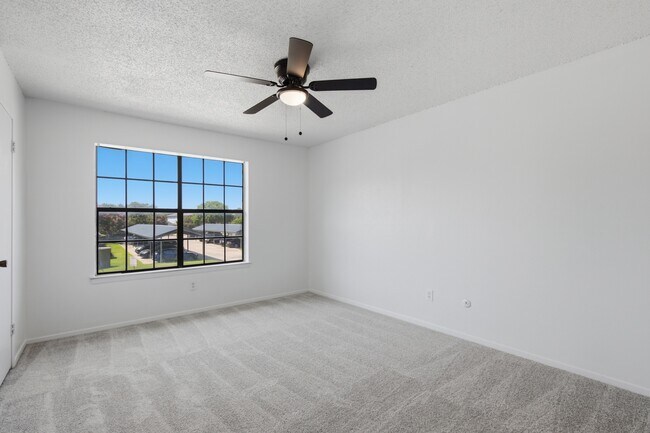 Building Photo - 14800 Enterprise Dr