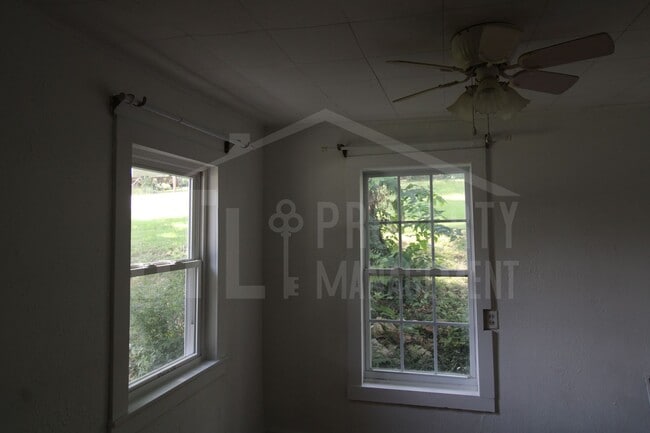 Building Photo - 3 Bedroom & 1 Bath Home