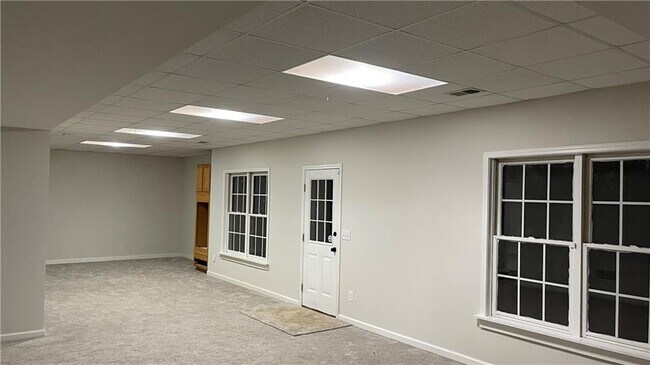 Building Photo - 2550 Highland Pointe Dr