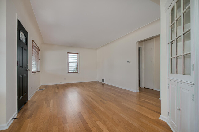 Building Photo - 3820 S Cherokee St