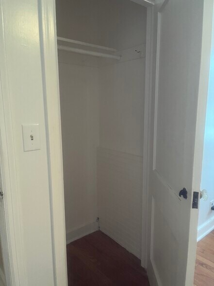 Building Photo - 136 King St