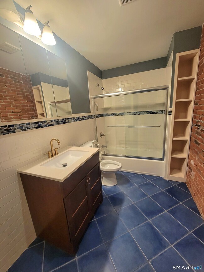 Building Photo - 14-16-16 N Main St