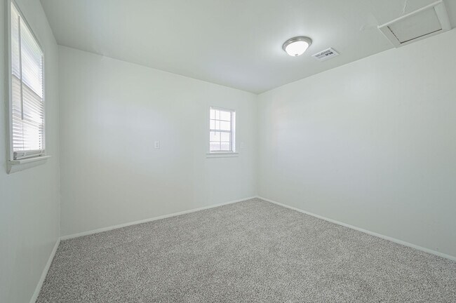 Building Photo - 5954 NW 35th St