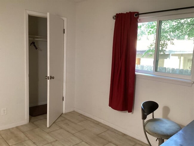 Building Photo - 1704 Brittany Blvd