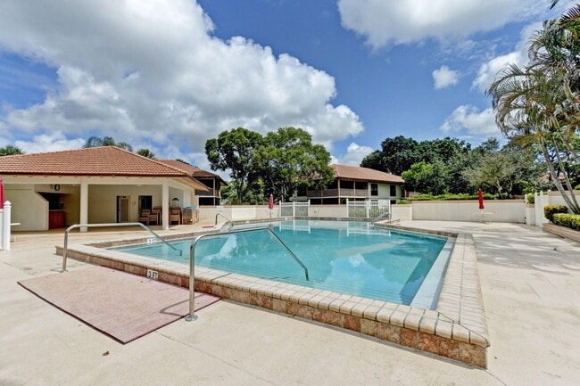 Building Photo - 438 Brackenwood Ln S