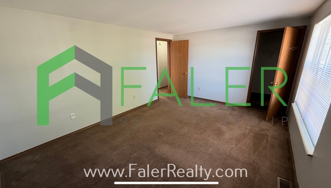 Building Photo - 2 Bed, 1.5 Bath Townhome