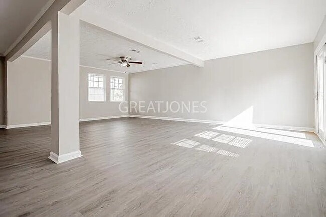 Building Photo - 134 Sycamore Ct