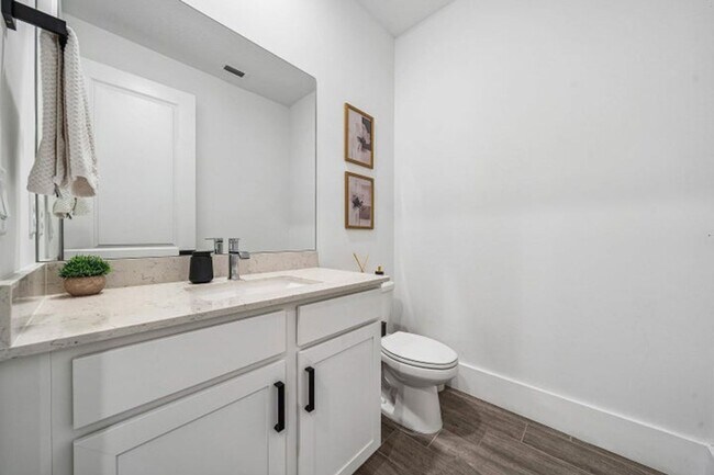 Building Photo - 655 Hookline Cir