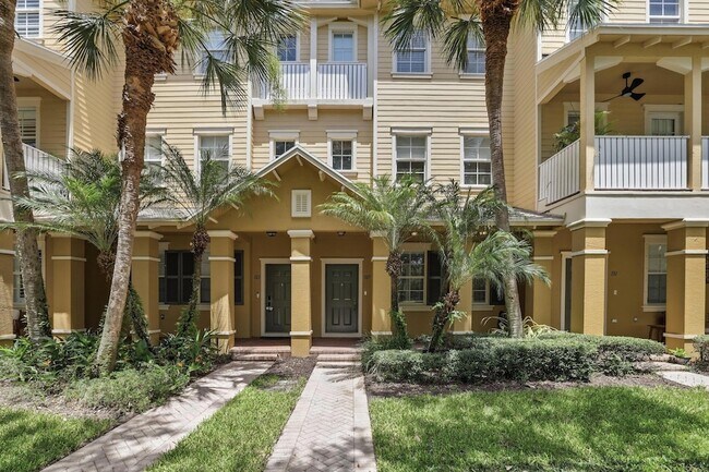 Building Photo - 127 E Thatch Palm Cir