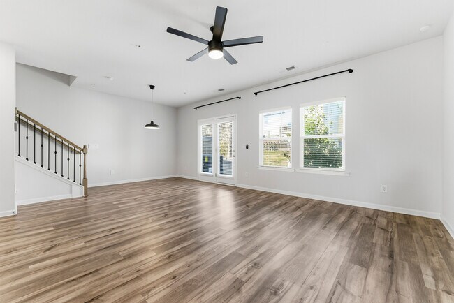 Building Photo - 1429 Vayda Ct