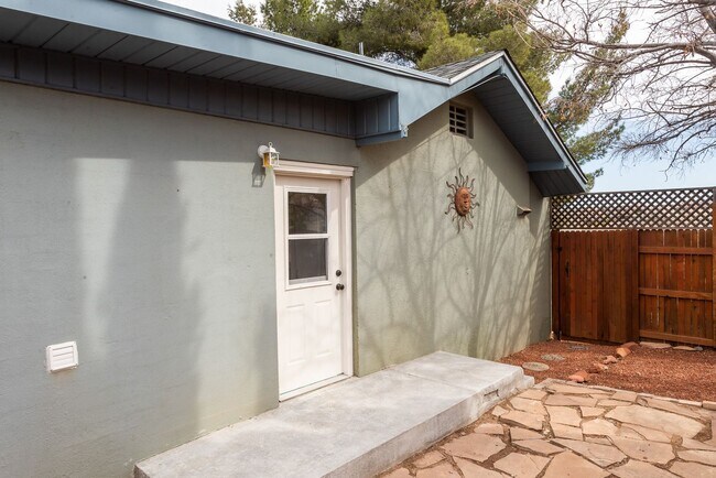 Building Photo - 111 Sunset Blvd