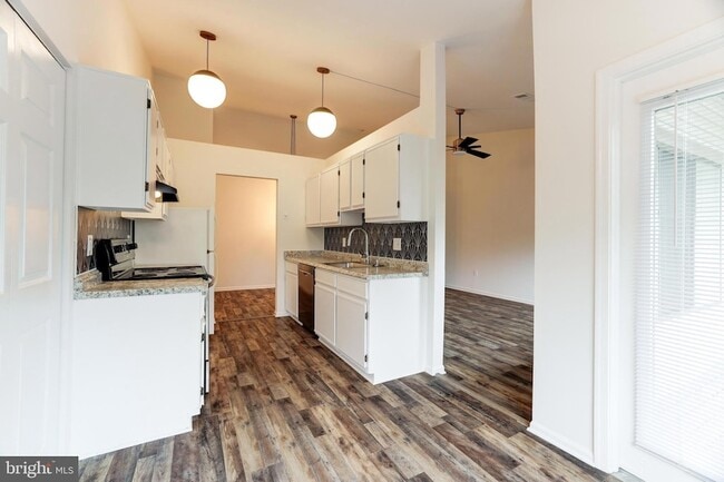 Building Photo - 9569 Coggs Bill Dr