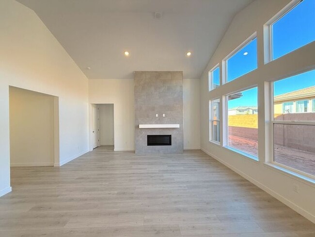 Building Photo - New 3 bed, 2.5 bath with 2 car garage home