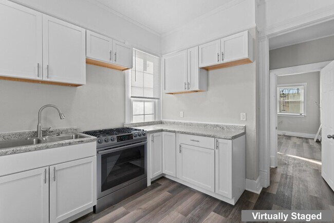 Building Photo - 111 S Vine St