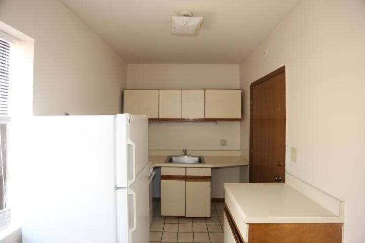 Building Photo - 838 W Cornelia Ave