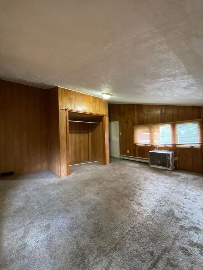 Building Photo - 615 W Wilkinson St