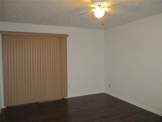 Building Photo - 102 Westcliff Center St