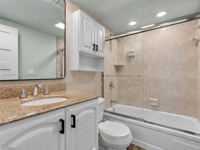 Building Photo - 9340 Lagoon Pl