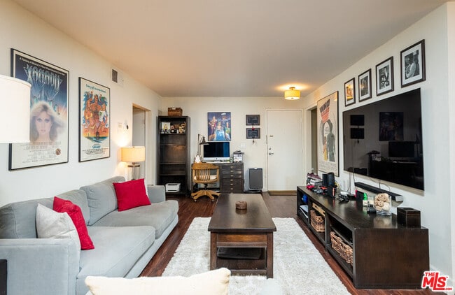 Building Photo - 1730 Camino Palmero St