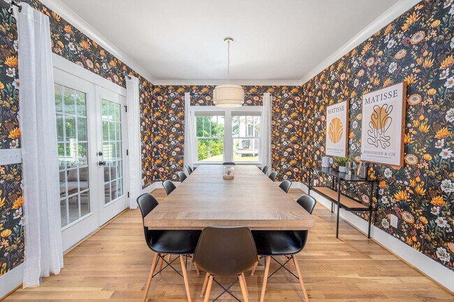 Building Photo - 2019 James St