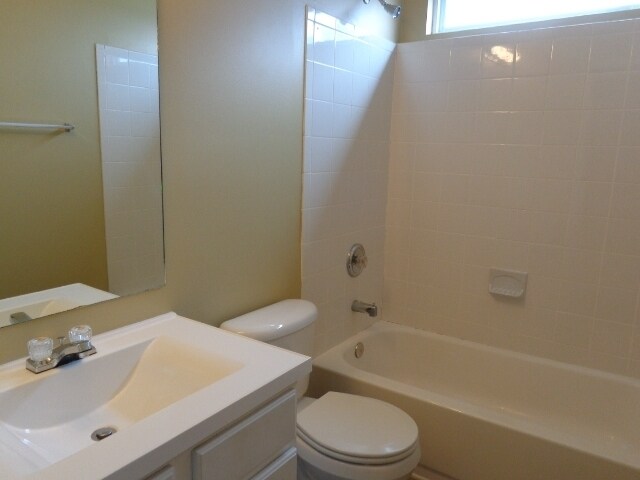 Building Photo - 4112 Longfellow Dr