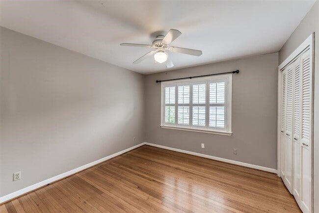 Building Photo - 5537 Lincrest Ln