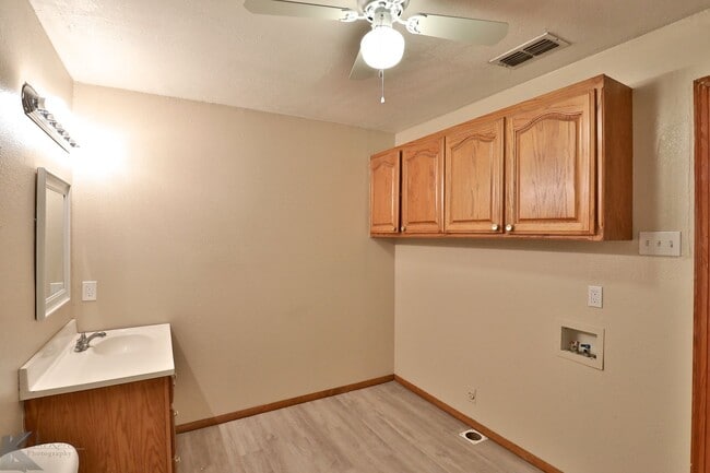 Building Photo - 3 bed 2 bath 2 car carport home in south A...