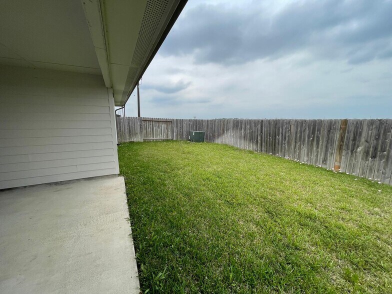 Building Photo - 7015 Sunbreeze Ln