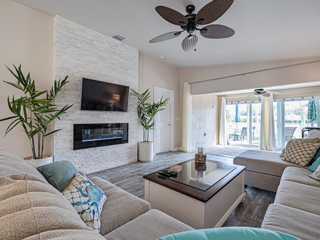 Building Photo - 5395 Dominica St