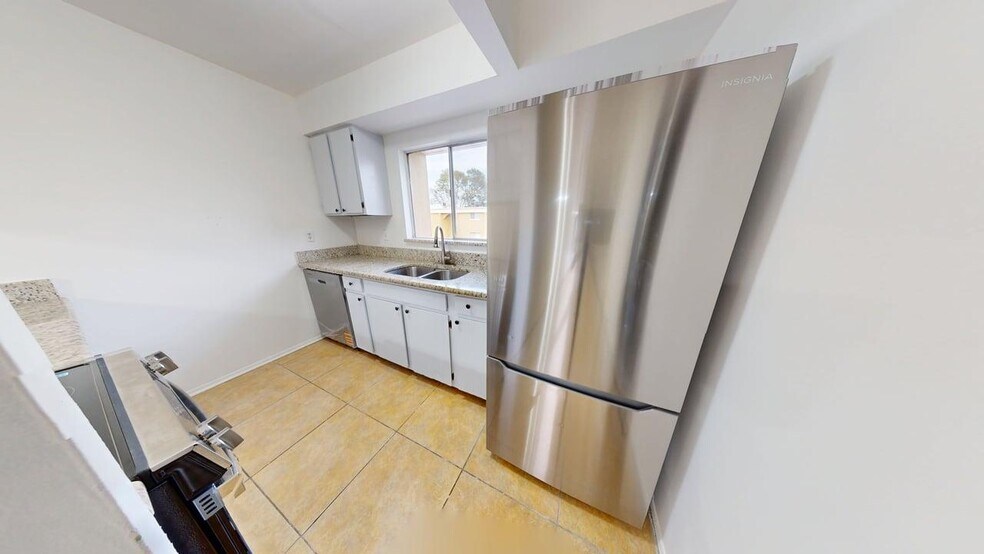 Building Photo - 1000 Lake of the Woods Blvd