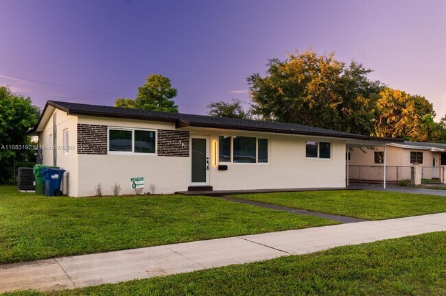 Building Photo - 1000 NW 198th St