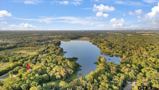 Building Photo - 409 Willow Dr