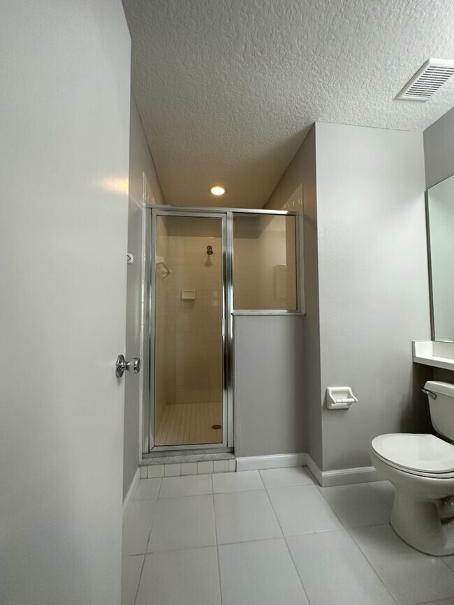 Building Photo - 2147 Cypress Bay Blvd