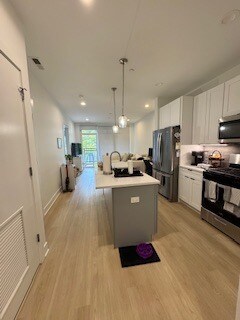 Building Photo - 3355 N Southport Ave