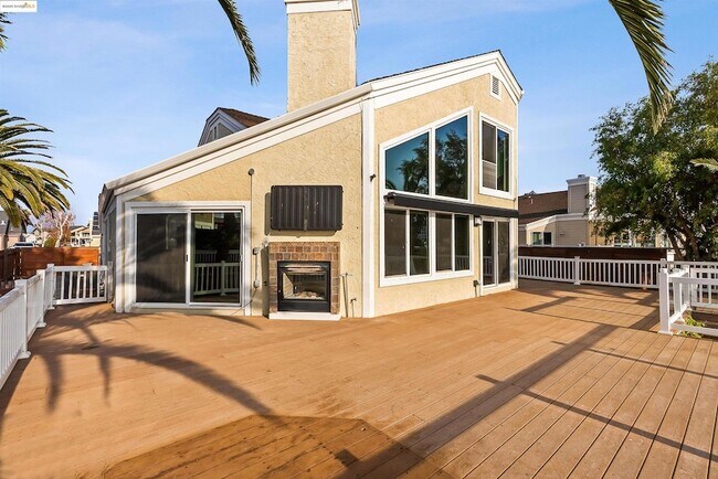 Building Photo - 4730 Spinnaker Way