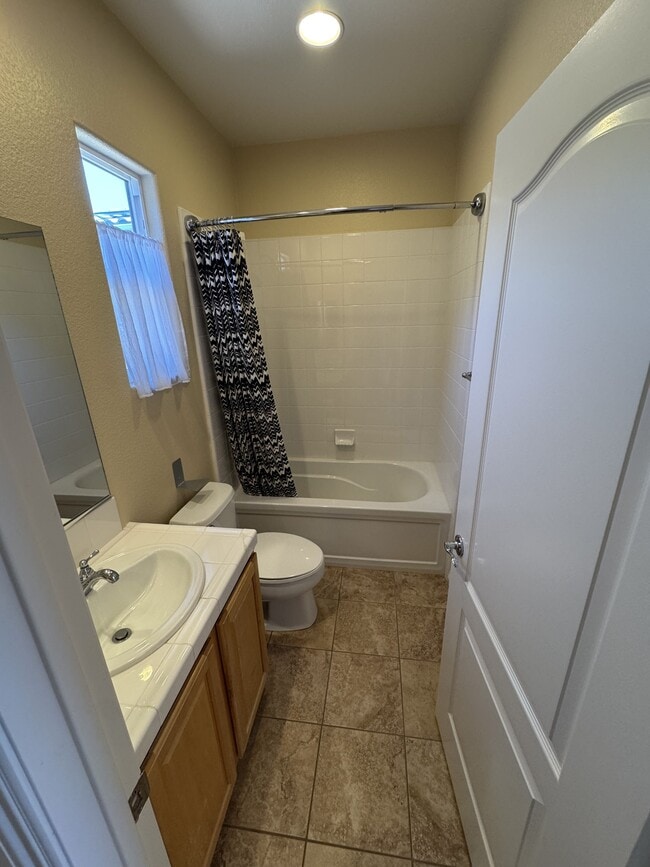 Building Photo - 851 Antilla Way
