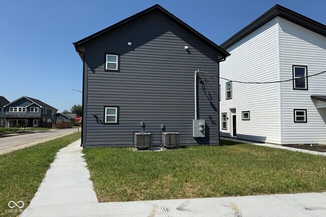 Building Photo - 401 N Walcott St