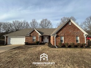 Building Photo - Spacious 3BR Memphis Home with Vaulted Ceilings, Fireplace, Deck & 2-Car Garage