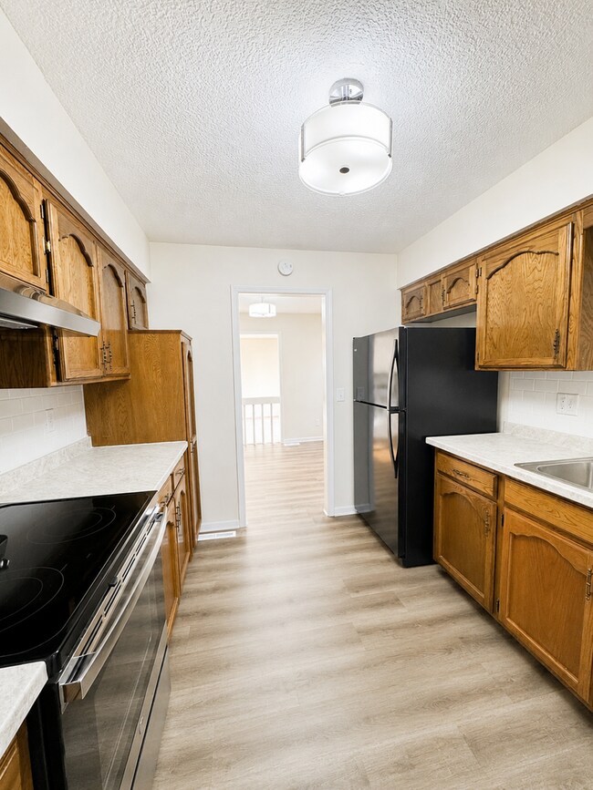 Building Photo - Spacious 3BR Duplex with Two Living Areas