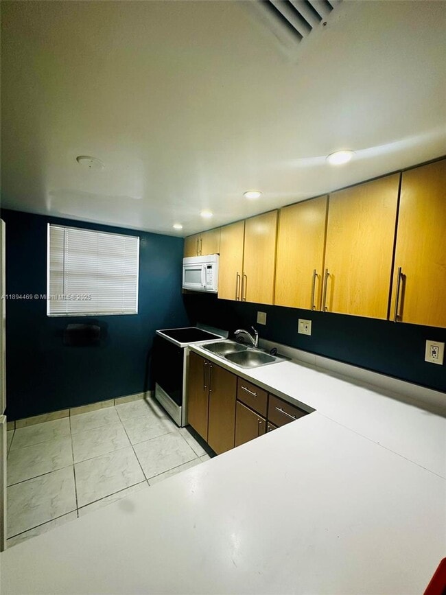 Building Photo - 8101 SW 73rd Ave
