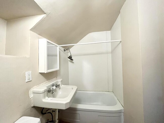 Building Photo - 514 E 500 S