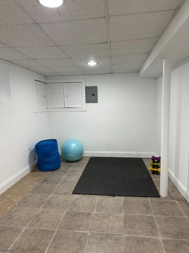 Building Photo - 112 Pompton Ave