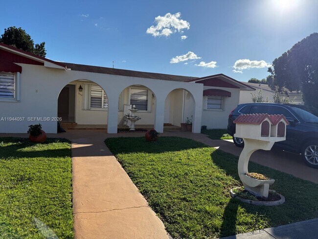 Building Photo - 1280 W 38th St