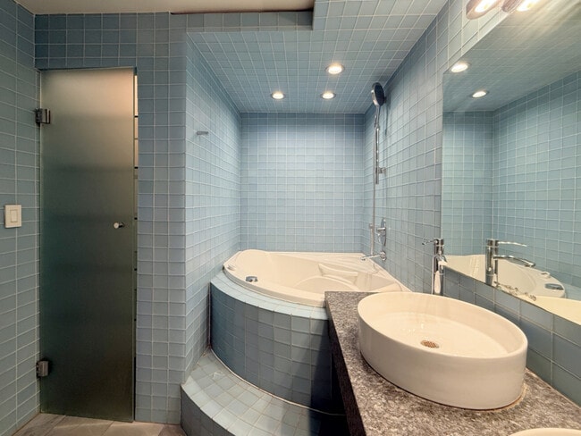 Building Photo - 211 E Ohio St