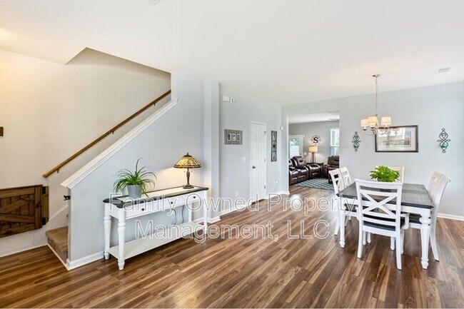 Building Photo - 159 Meadow Wood Rd