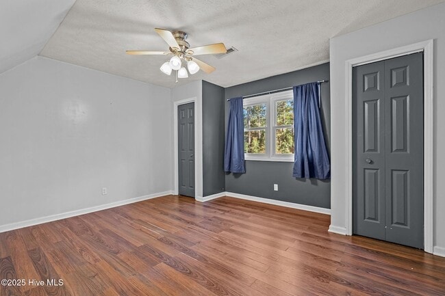 Building Photo - 215 Canterbury Rd