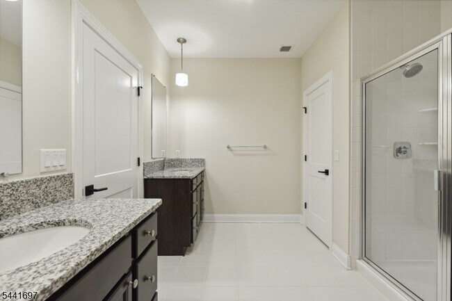 Building Photo - 15 Juniper Ct